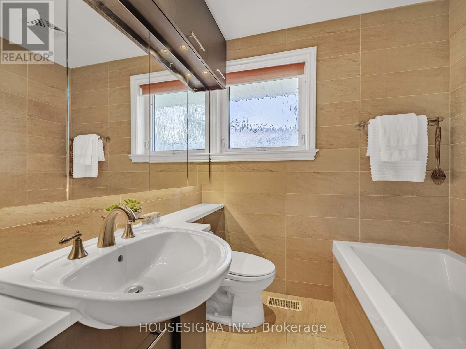 24 Viamede Crescent, Toronto, Ontario  M2K 2A8 - Photo 24 - C12206007