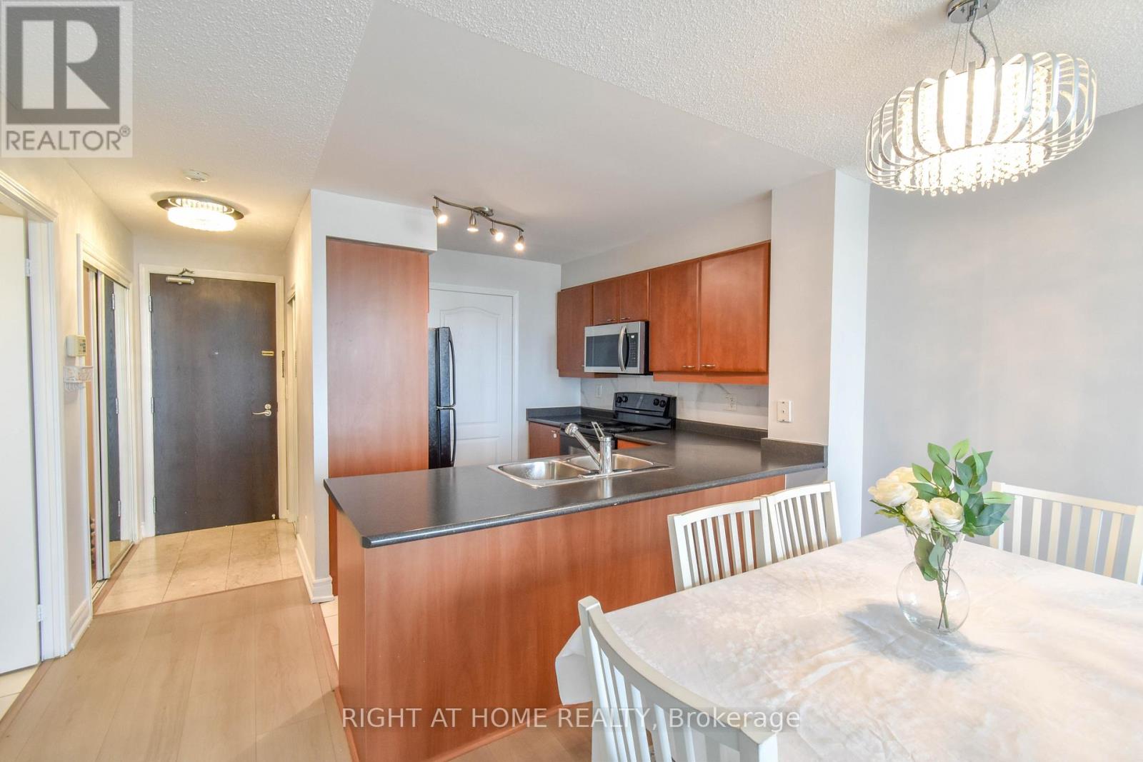 702 - 205 The Donway W, Toronto (Banbury-Don Mills), Ontario  M3B 3S5 - Photo 8 - C12206062