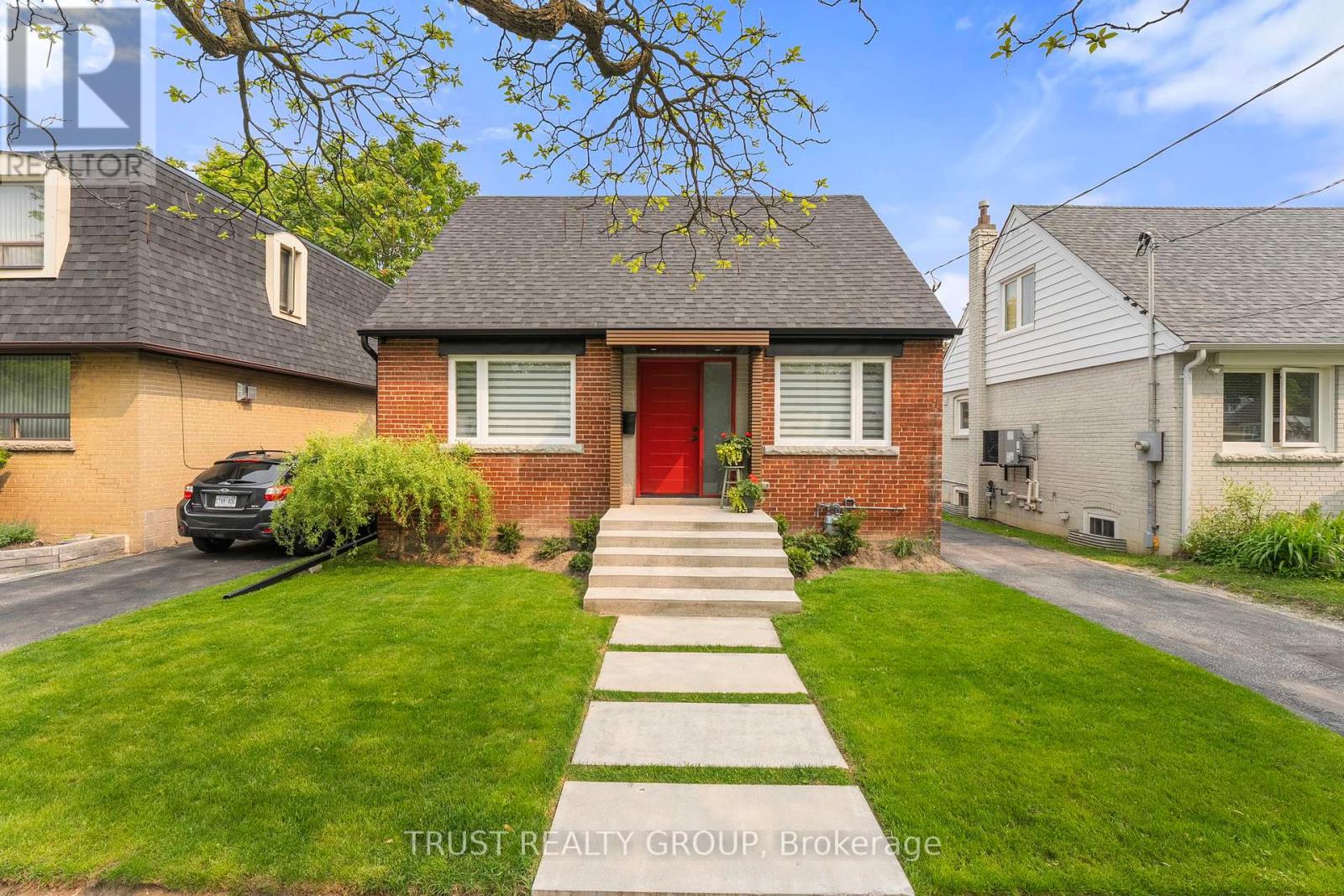 14 Dorine Crescent, Toronto, Ontario  M1L 1Y7 - Photo 2 - E12205962
