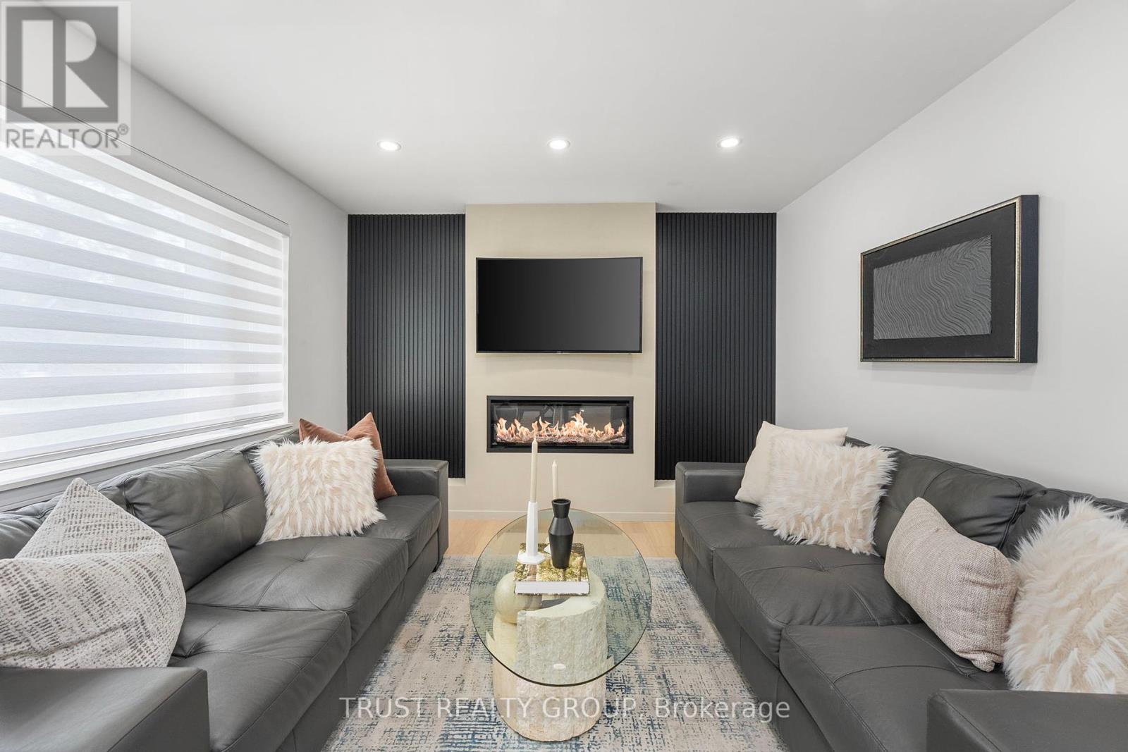 14 Dorine Crescent, Toronto, Ontario  M1L 1Y7 - Photo 4 - E12205962