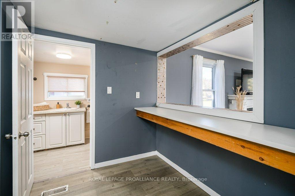 262 South Trent Street, Quinte West, Ontario  K0K 1C0 - Photo 18 - X12057313