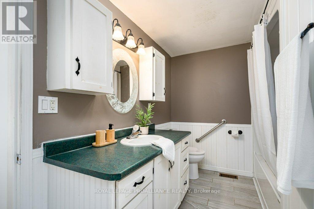 262 South Trent Street, Quinte West, Ontario  K0K 1C0 - Photo 14 - X12057313