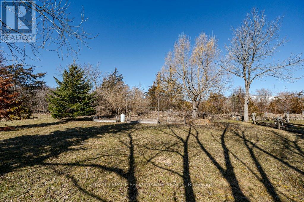 262 South Trent Street, Quinte West, Ontario  K0K 1C0 - Photo 38 - X12057313