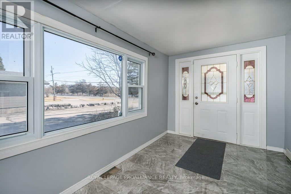262 South Trent Street, Quinte West, Ontario  K0K 1C0 - Photo 7 - X12057313