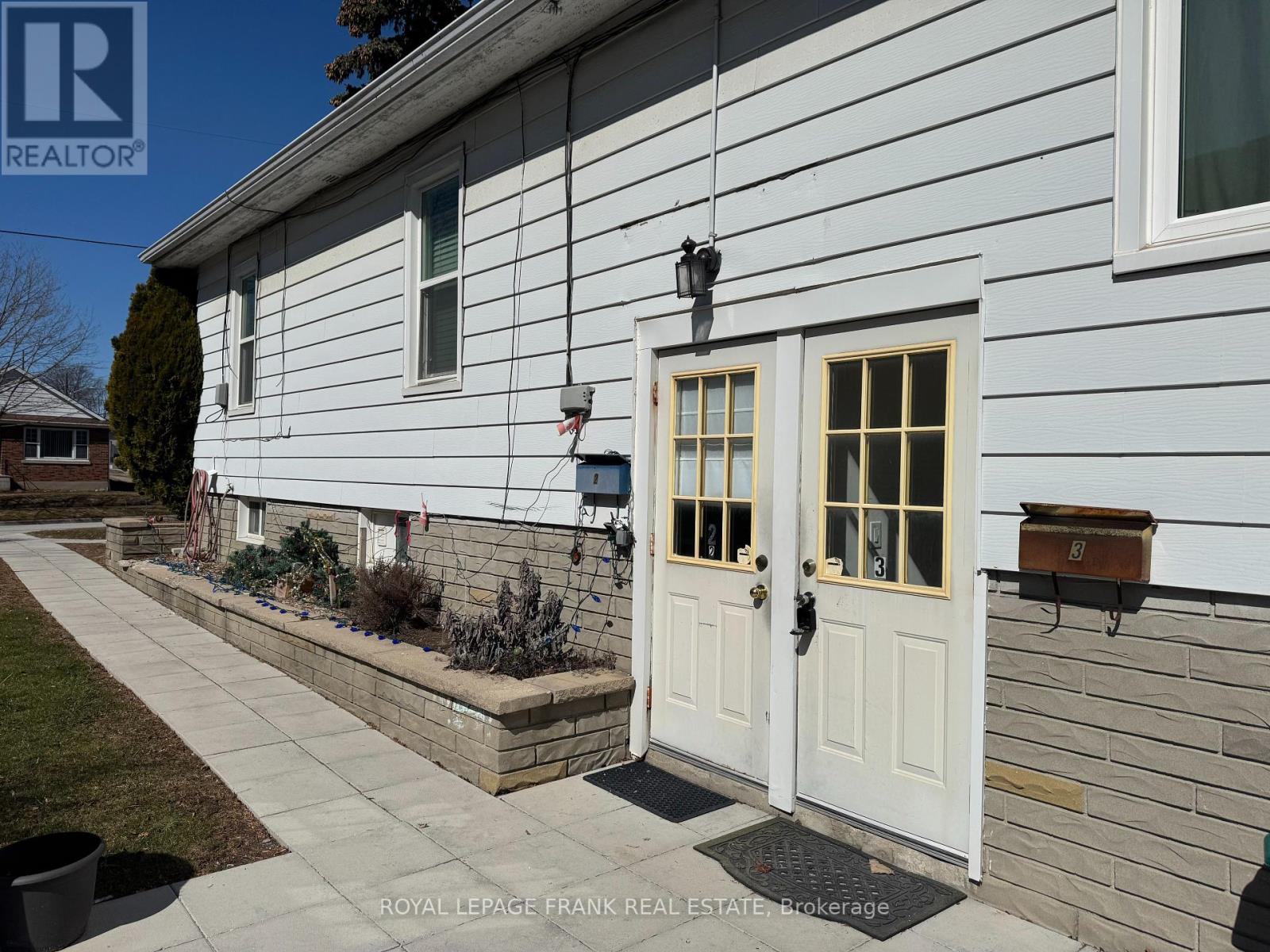 3 - 909 Masson Street, Oshawa, Ontario  L1G 5B1 - Photo 2 - E12206131