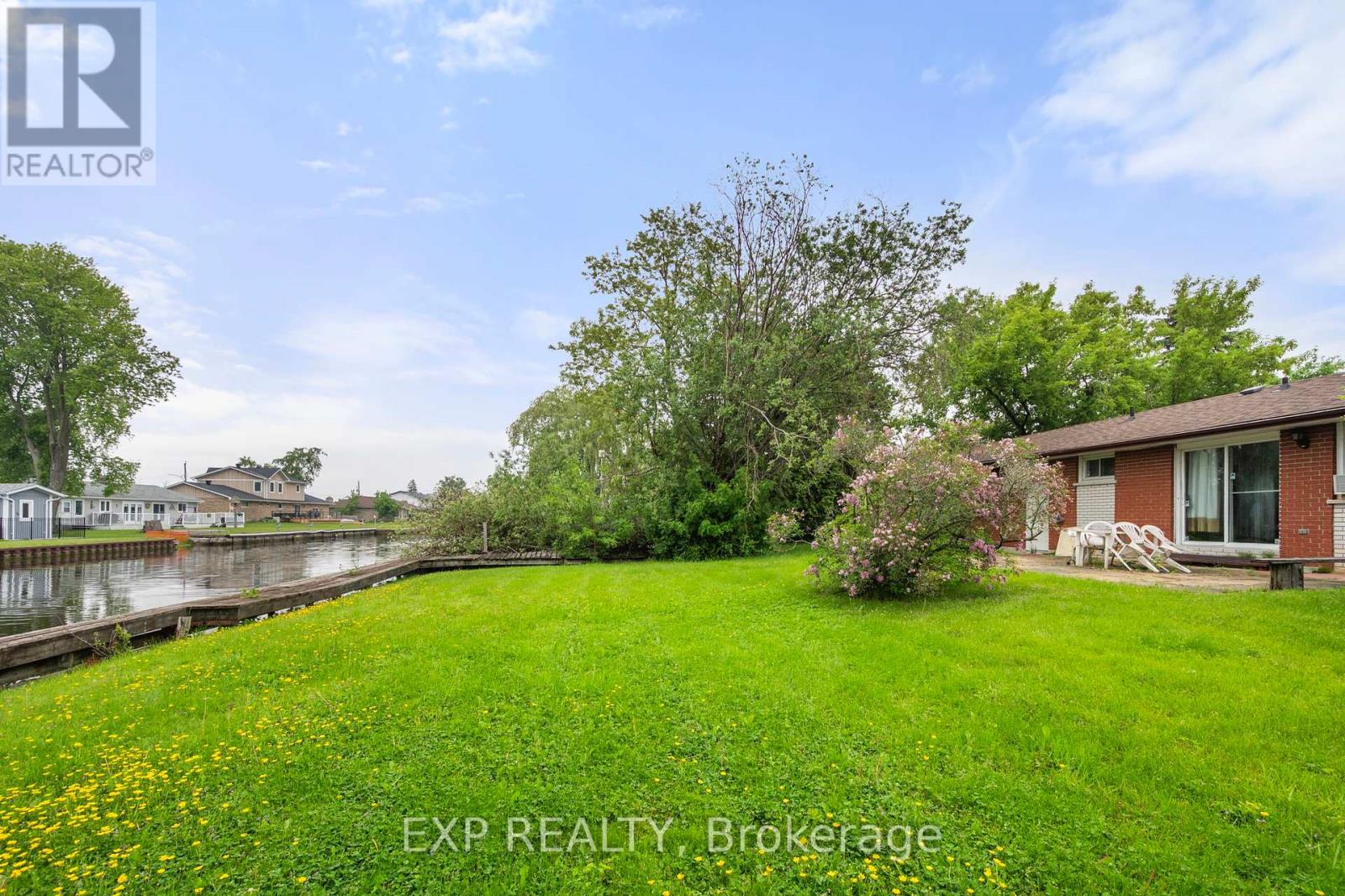 38 Canal Street, Georgina, Ontario  L4P 1K5 - Photo 2 - N12205982