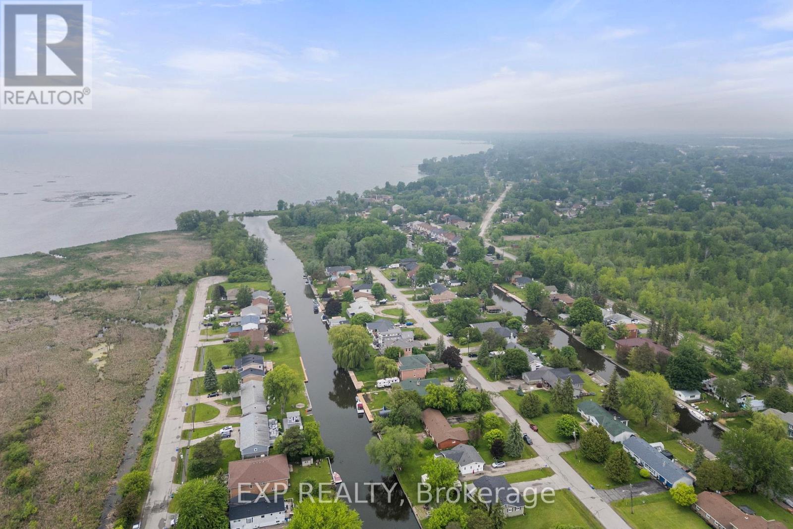 38 Canal Street, Georgina, Ontario  L4P 1K5 - Photo 4 - N12205982