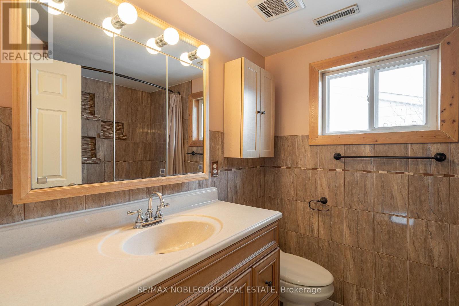 115 William Roe Boulevard, Newmarket, Ontario  L3Y 1B1 - Photo 23 - N12206060