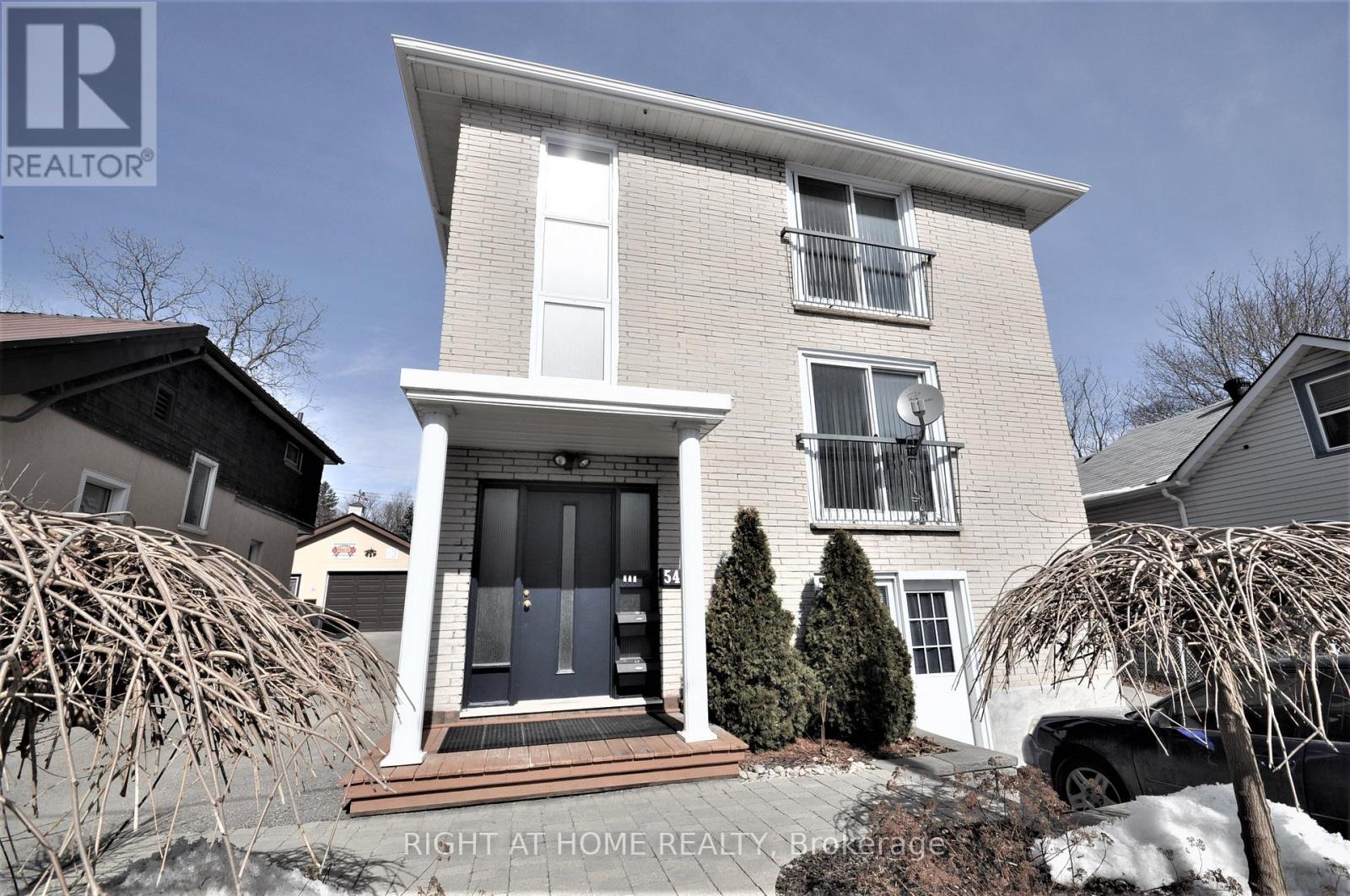 54 Rose Street, Barrie, Ontario  L4M 2T2 - Photo 1 - S12205960