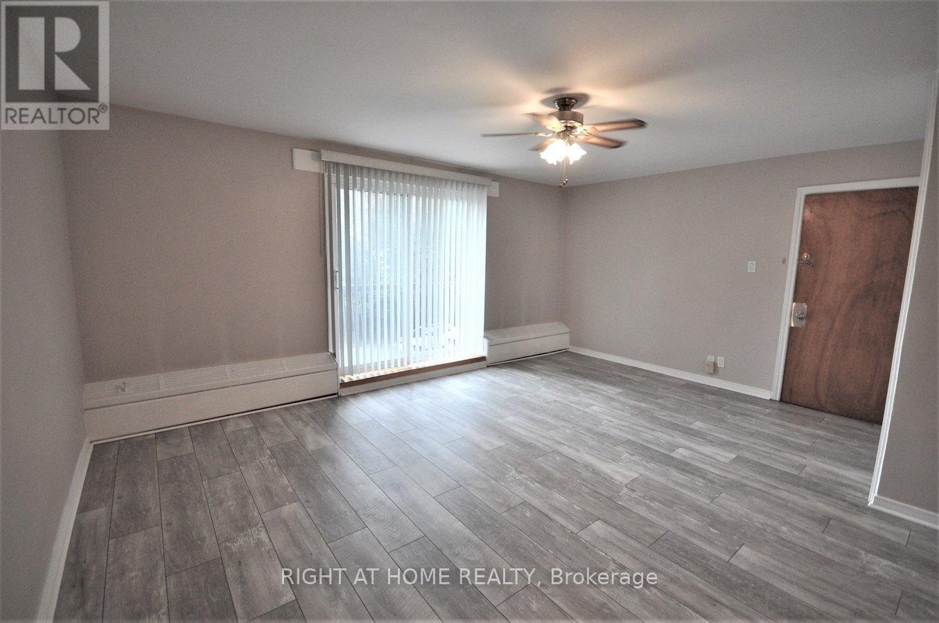 54 Rose Street, Barrie, Ontario  L4M 2T2 - Photo 4 - S12205960