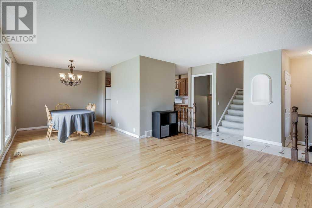 Property at 16 Ridgegate Way SW image 5