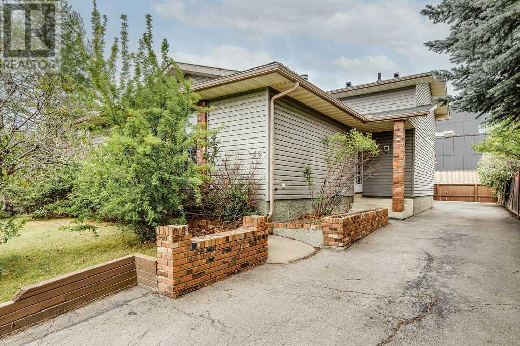 Property at 16 Ridgegate Way SW image 2