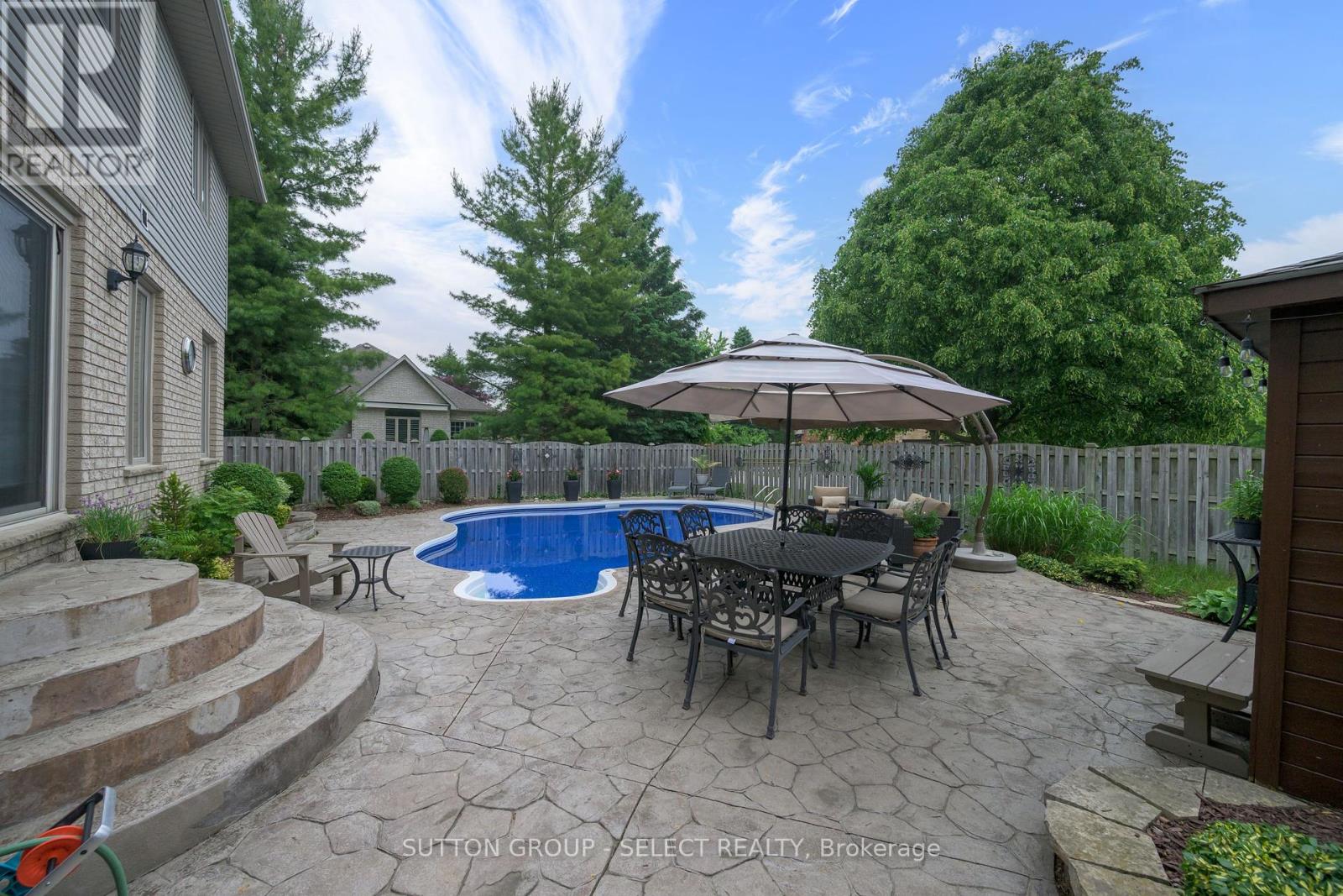 42 Pinebrook Court, London North, Ontario  N5X 4C6 - Photo 4 - X12206181