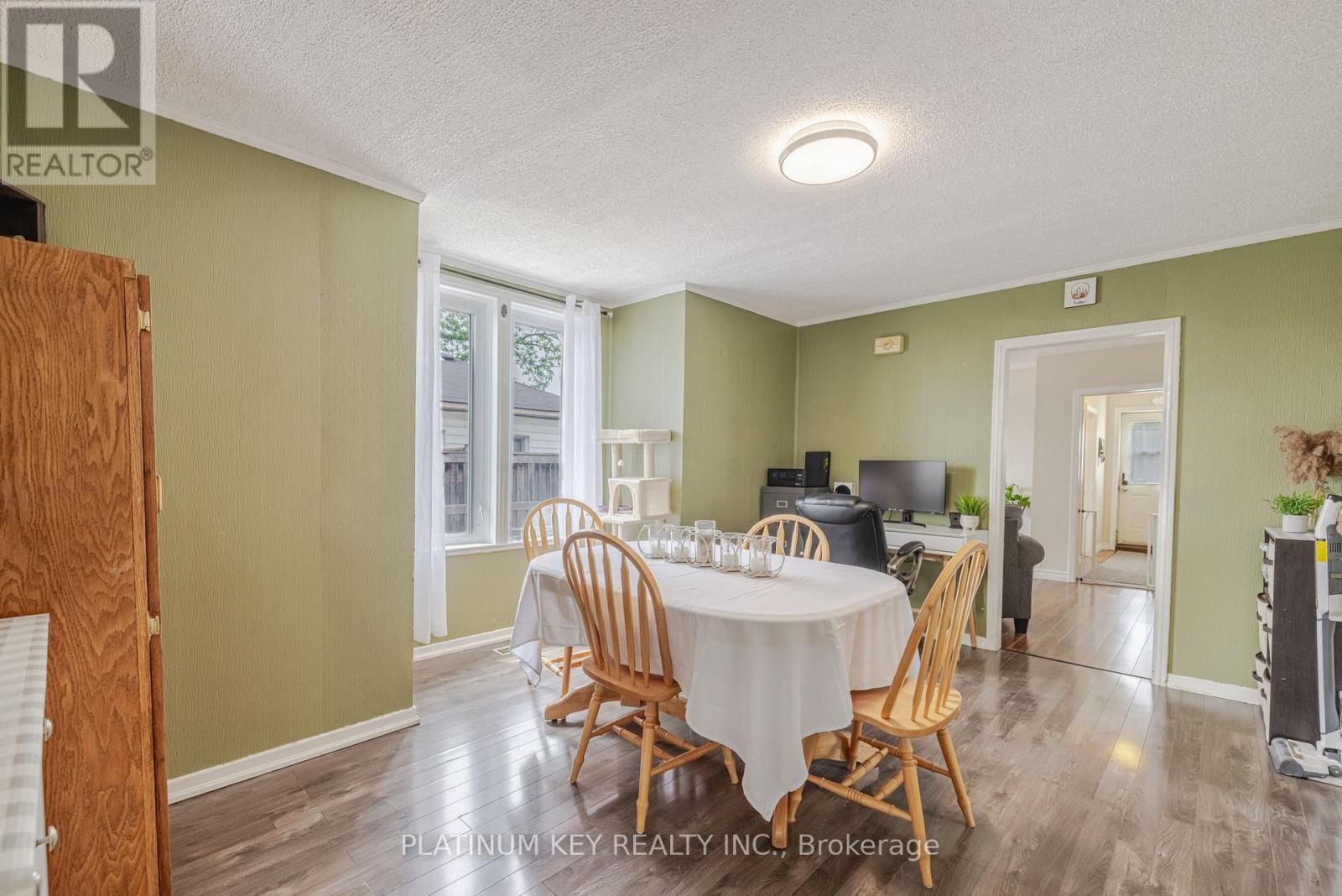 418 Huron Street, Warwick (Watford), Ontario  N0M 2S0 - Photo 8 - X12206185