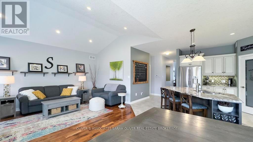 3194 Pincombe Drive, London South, Ontario  N6L 0B4 - Photo 10 - X12206218