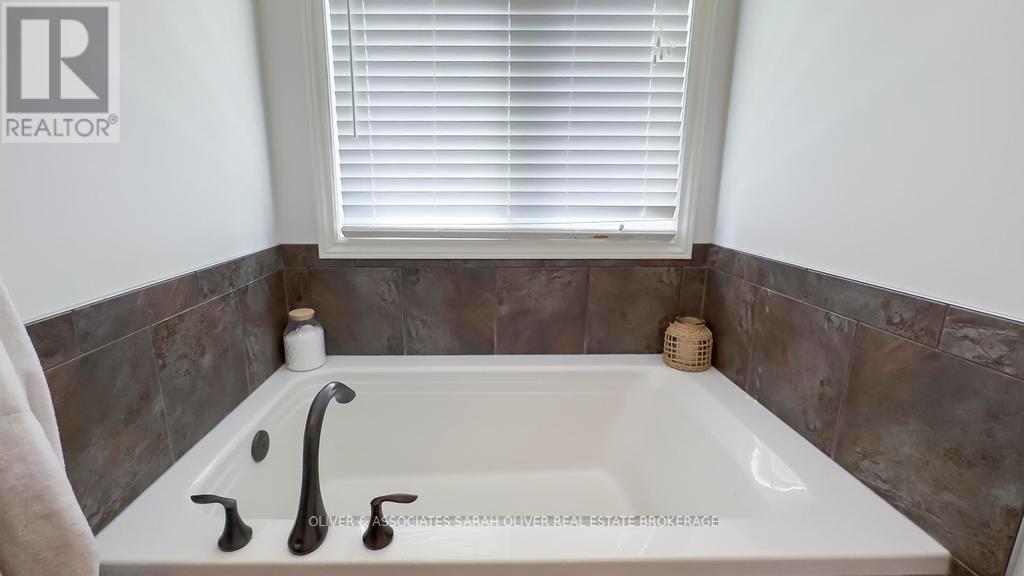 3194 Pincombe Drive, London South, Ontario  N6L 0B4 - Photo 23 - X12206218