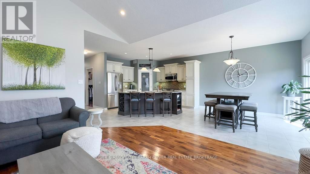 3194 Pincombe Drive, London South, Ontario  N6L 0B4 - Photo 9 - X12206218