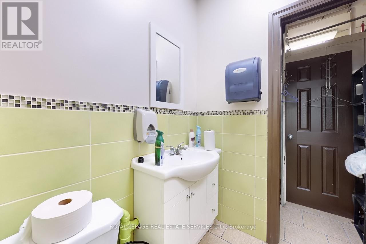 557 Dixon Road, Toronto, Ontario  M9W 1A8 - Photo 33 - W12205958