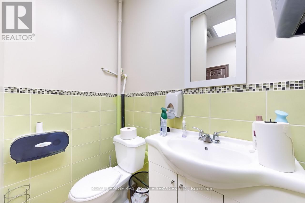 557 Dixon Road, Toronto, Ontario  M9W 1A8 - Photo 35 - W12205958