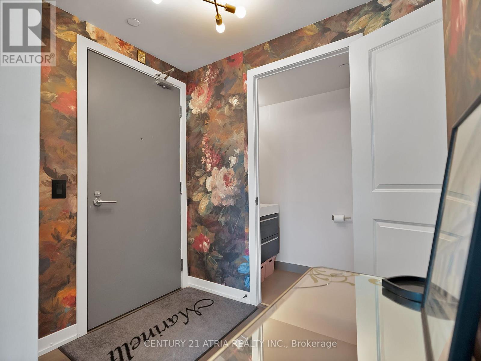8 Fieldway Road, Toronto, Ontario  M8Z 0C3 - Photo 7 - W12206004