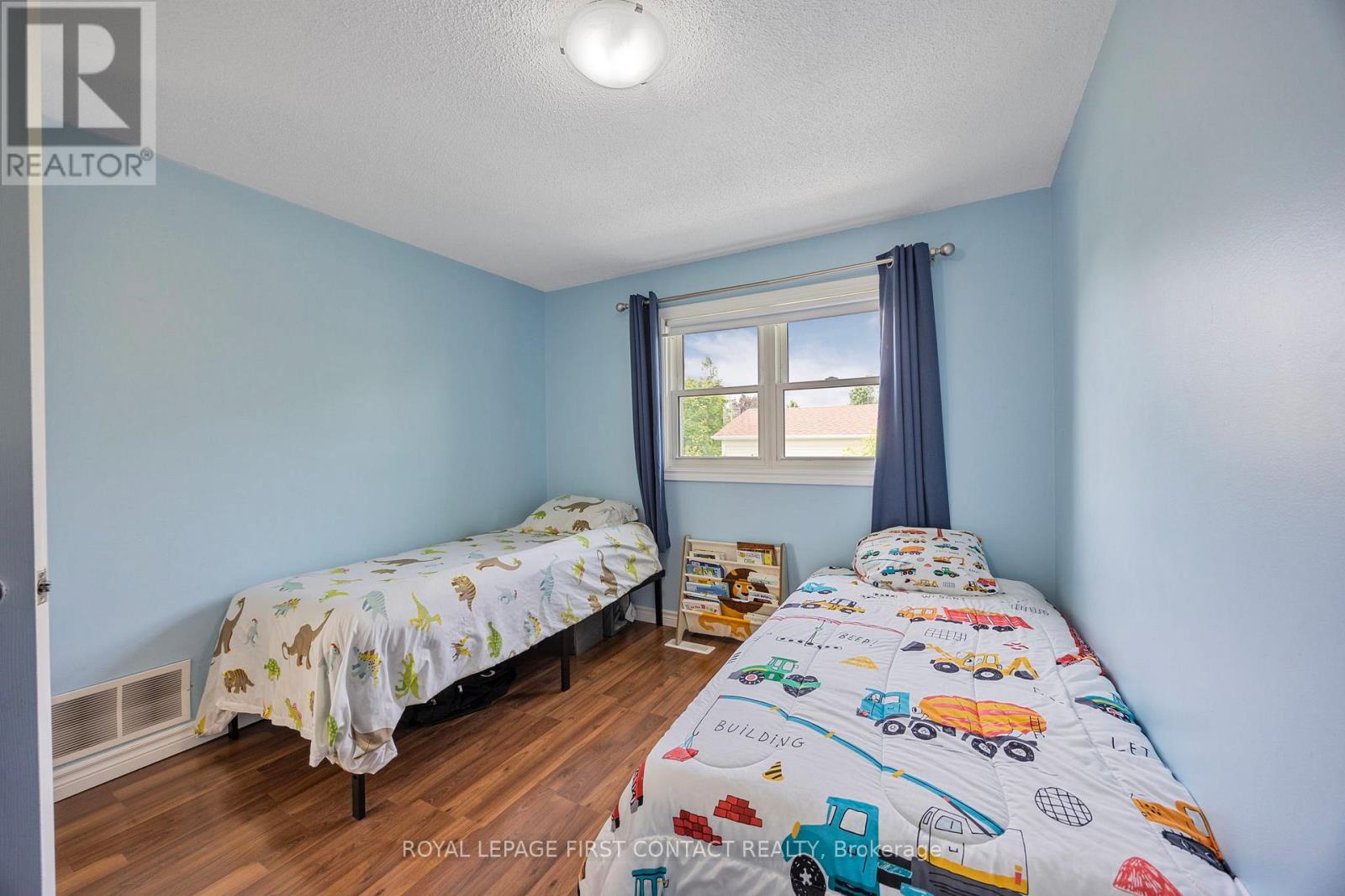 239 Browning Trail, Barrie, Ontario  L4N 5C3 - Photo 10 - S12199800
