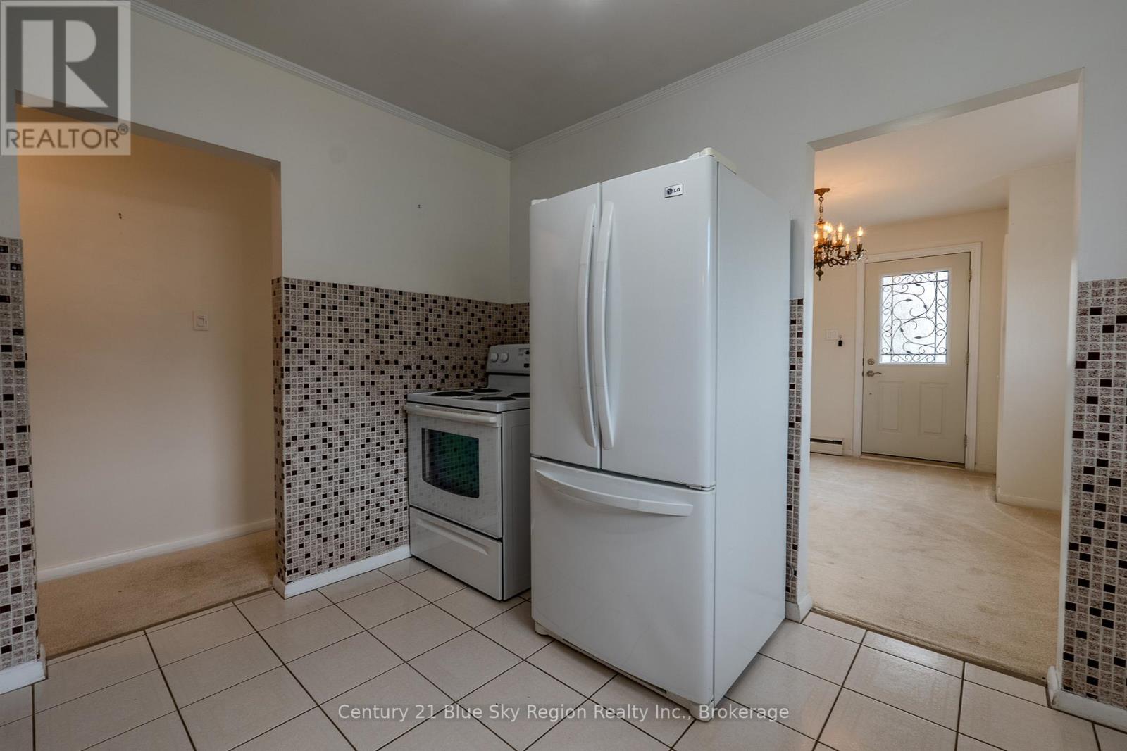 235 Gladstone Avenue, North Bay, Ontario  P1A 2M3 - Photo 11 - X12206120
