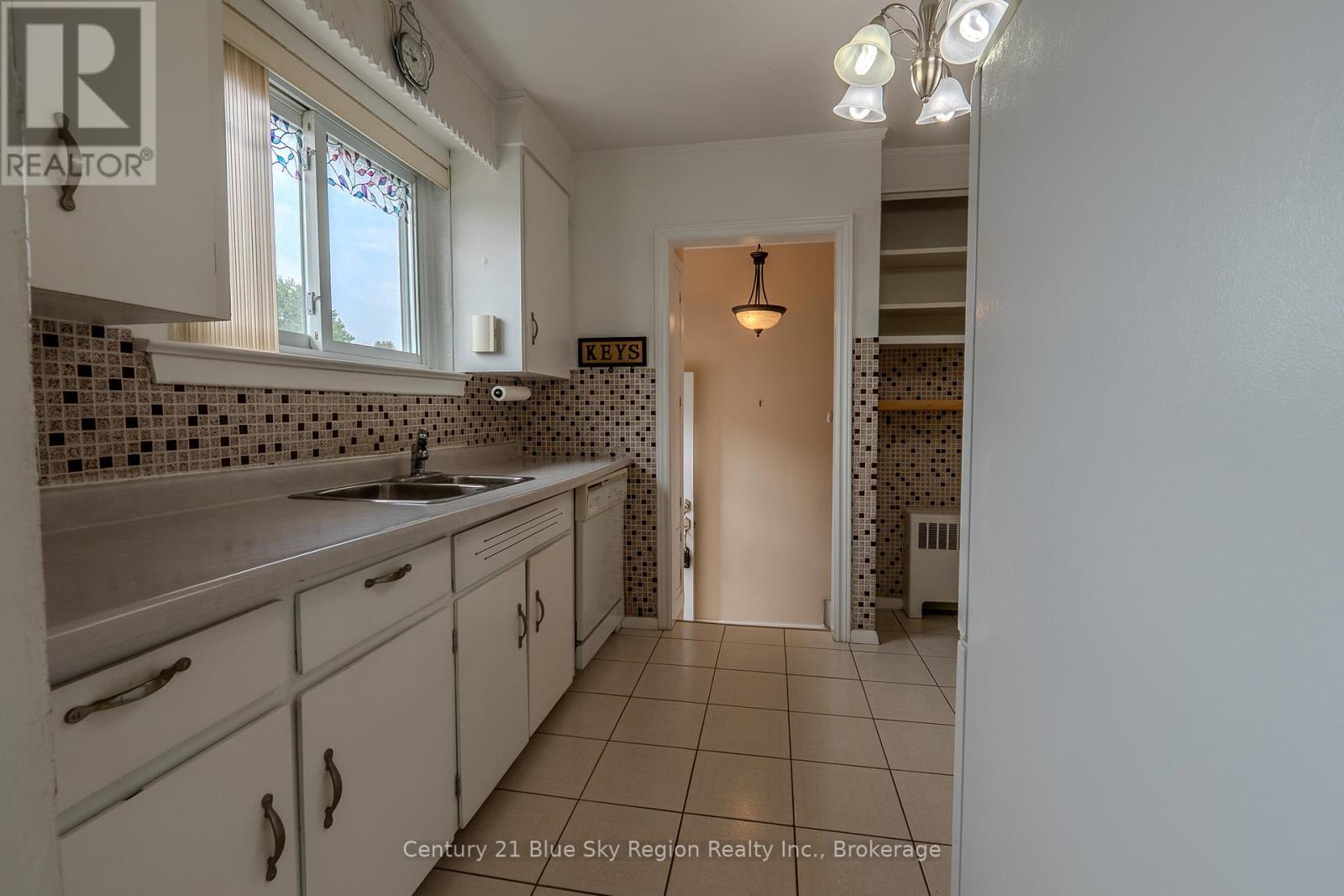 235 Gladstone Avenue, North Bay, Ontario  P1A 2M3 - Photo 12 - X12206120