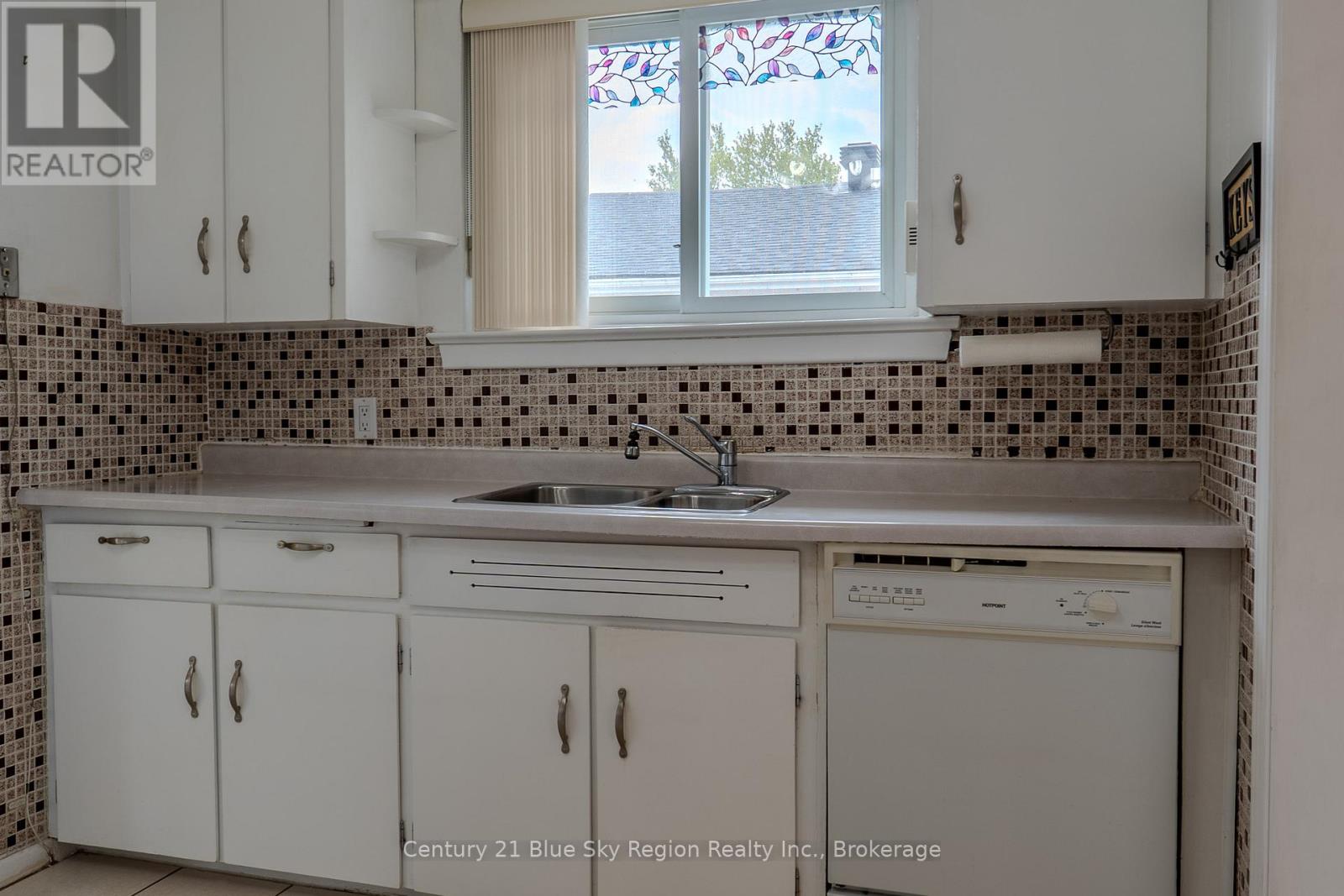 235 Gladstone Avenue, North Bay, Ontario  P1A 2M3 - Photo 13 - X12206120