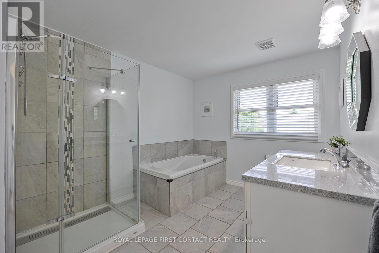 239 Browning Trail, Barrie, Ontario  L4N 5C3 - Photo 11 - S12199800