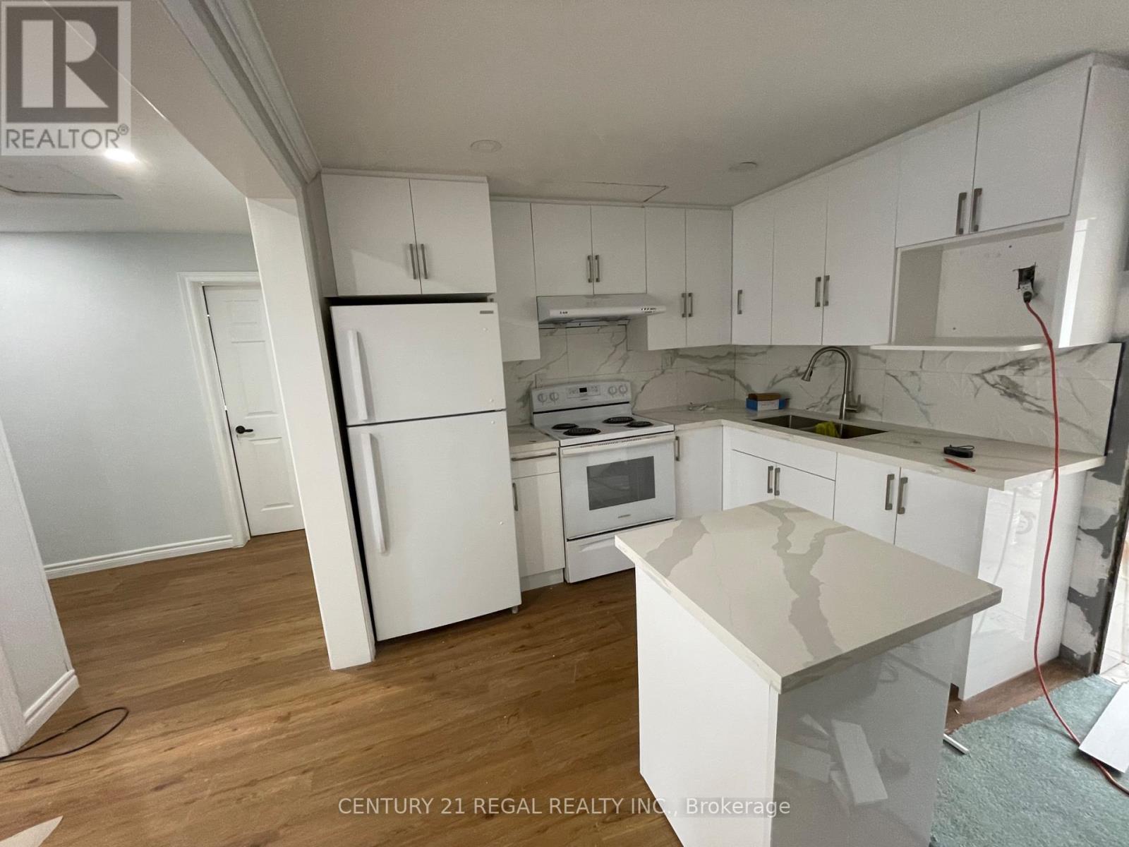 215 B - 215 Queen Street S, Mississauga, Ontario  L5M 1L6 - Photo 1 - W12202125