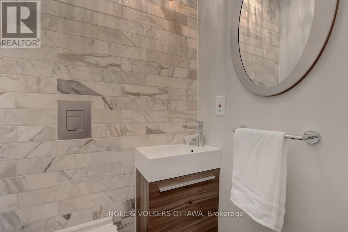 488 Denbury Avenue, Ottawa, Ontario  K2A 2N7 - Photo 18 - X12206149