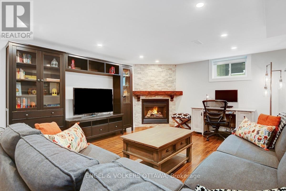 488 Denbury Avenue, Ottawa, Ontario  K2A 2N7 - Photo 32 - X12206149