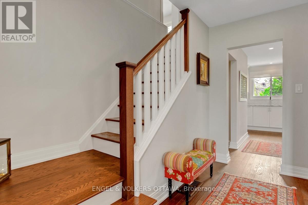 488 Denbury Avenue, Ottawa, Ontario  K2A 2N7 - Photo 4 - X12206149