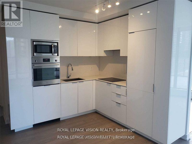 706 - 11 Wellesley Street W, Toronto, Ontario  M4Y 0G4 - Photo 2 - C12205574