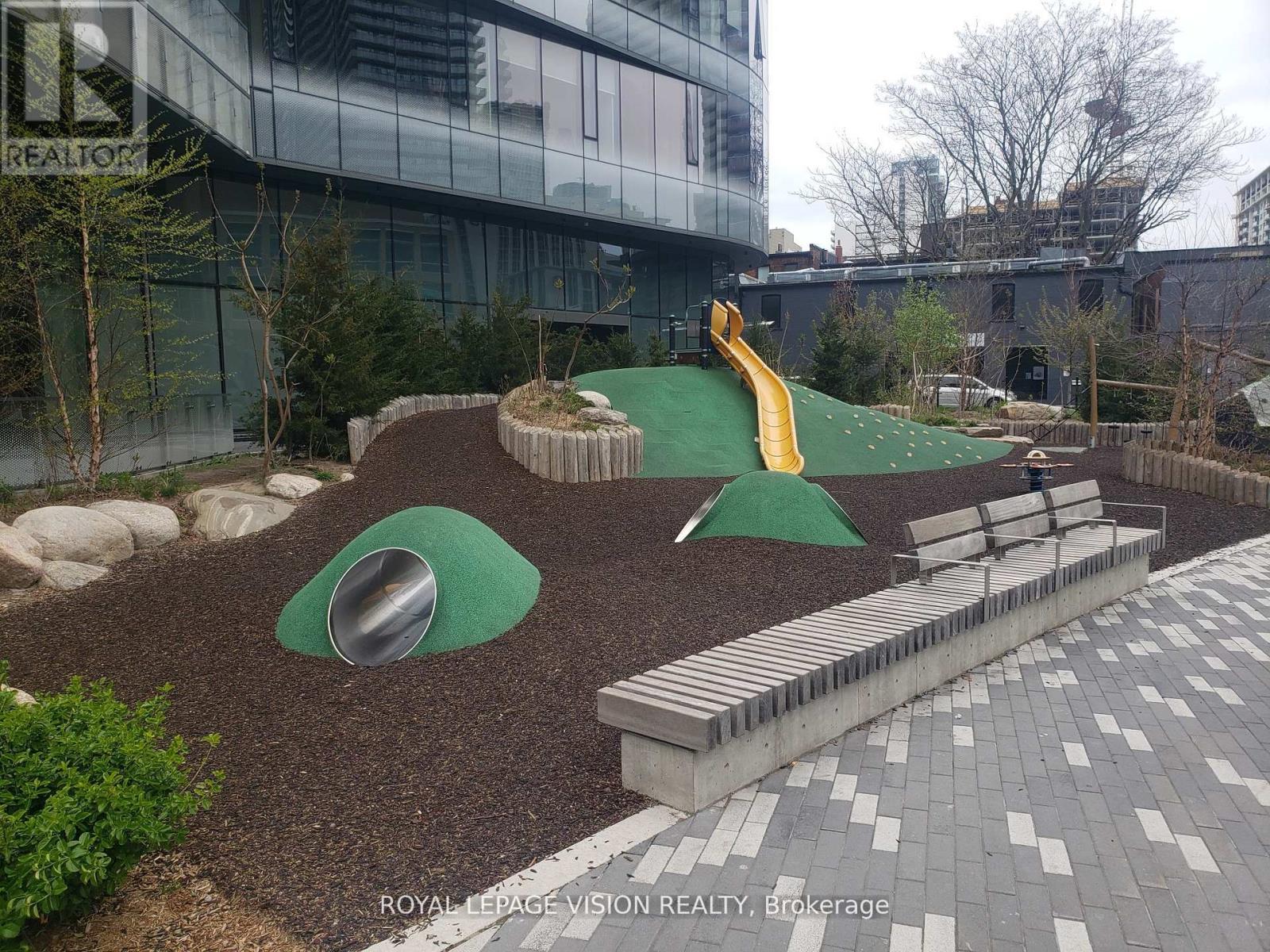 706 - 11 Wellesley Street W, Toronto, Ontario  M4Y 0G4 - Photo 13 - C12205574