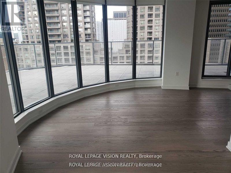 706 - 11 Wellesley Street W, Toronto, Ontario  M4Y 0G4 - Photo 3 - C12205574