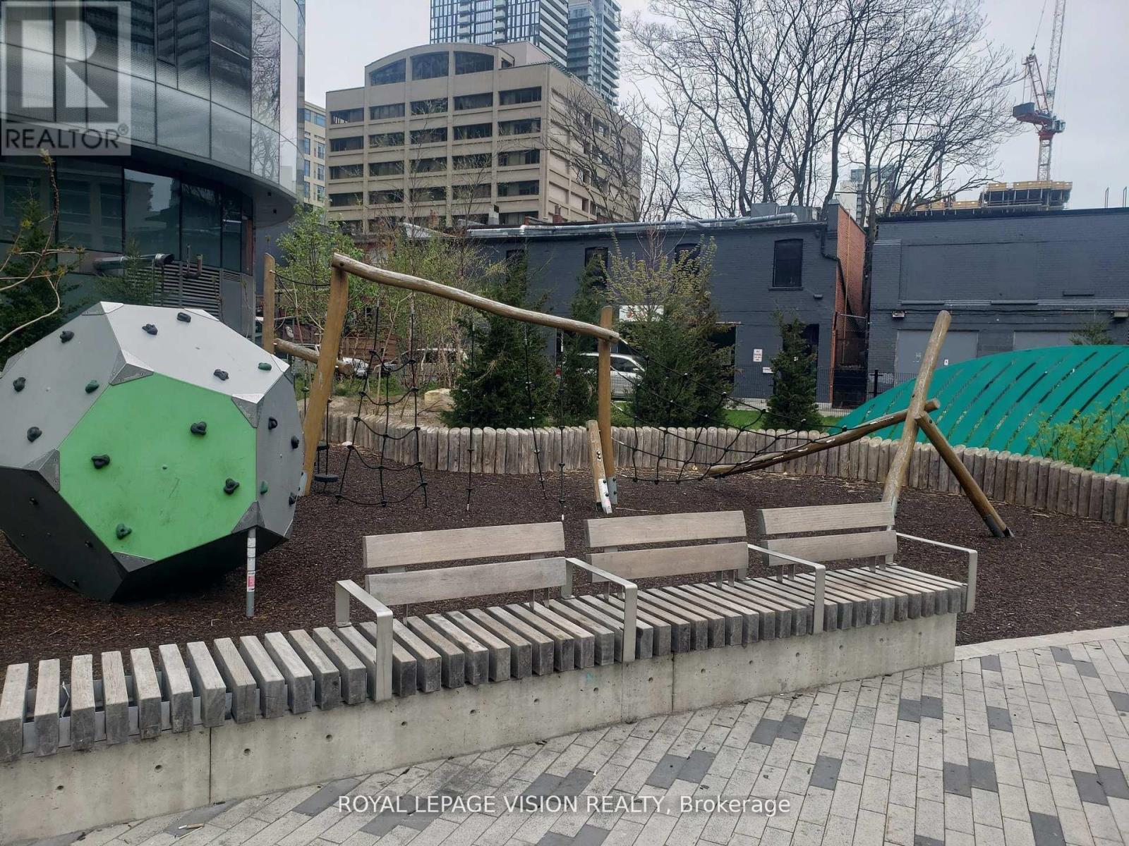 706 - 11 Wellesley Street W, Toronto, Ontario  M4Y 0G4 - Photo 15 - C12205574