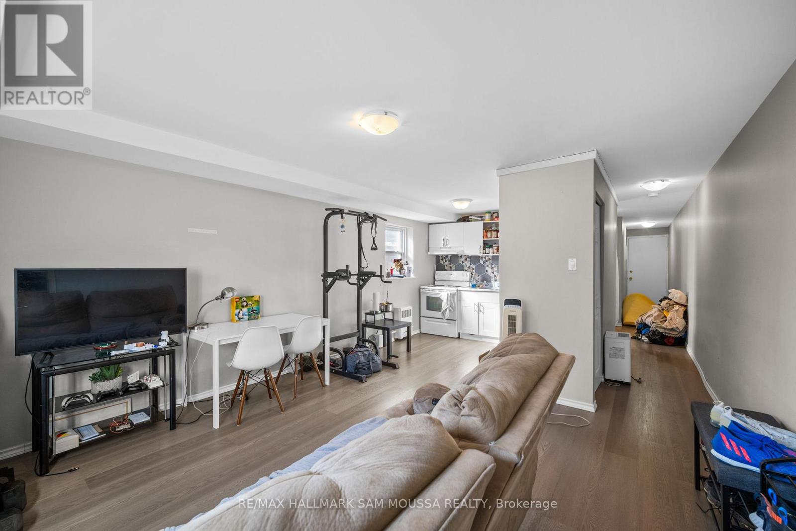 329 Richelieu Avenue, Ottawa, Ontario  K1L 6J7 - Photo 5 - X12070226