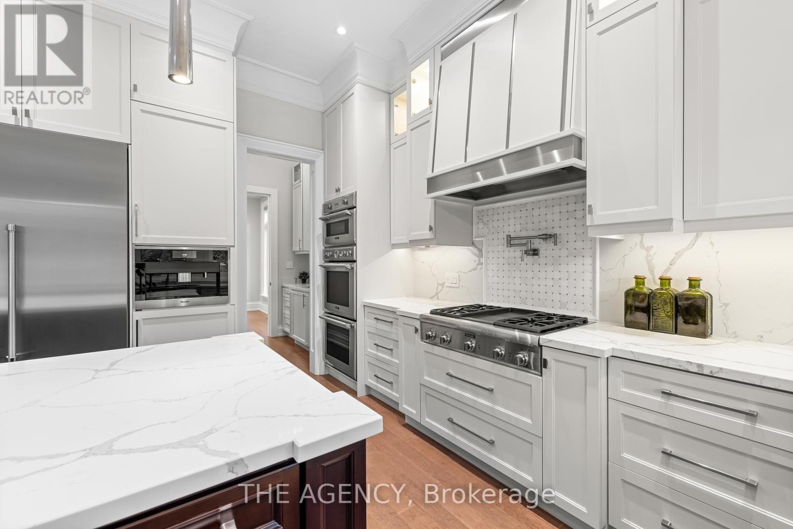 11 Burrows Avenue, Toronto, Ontario  M9B 4W8 - Photo 18 - W12143795