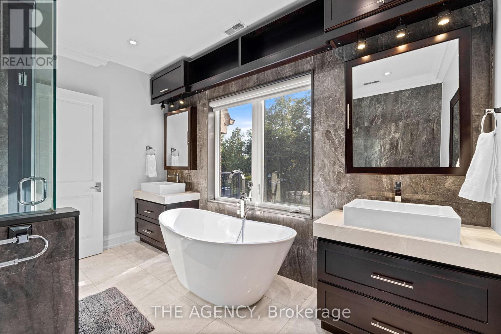 11 Burrows Avenue, Toronto, Ontario  M9B 4W8 - Photo 25 - W12143795