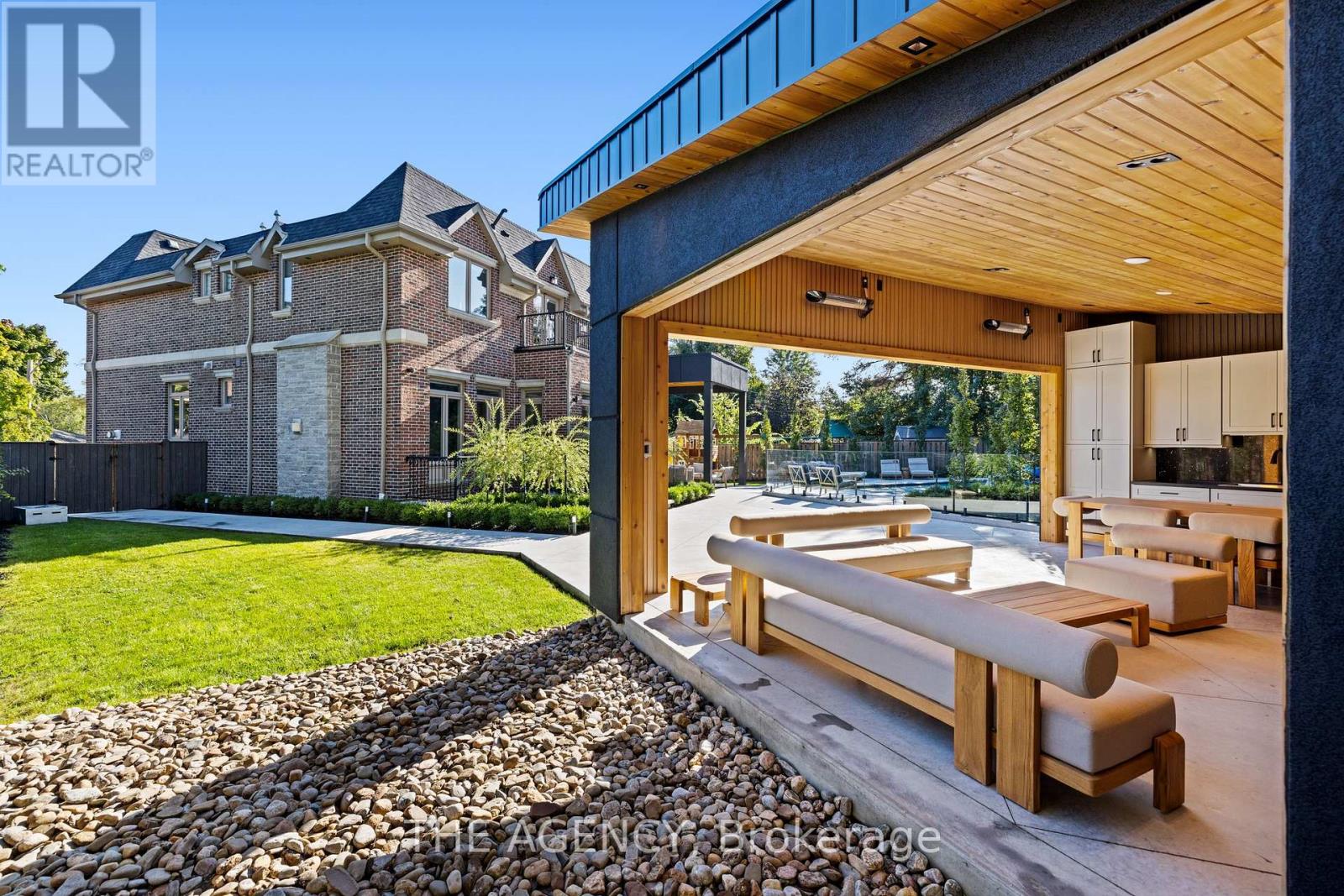 11 Burrows Avenue, Toronto, Ontario  M9B 4W8 - Photo 40 - W12143795