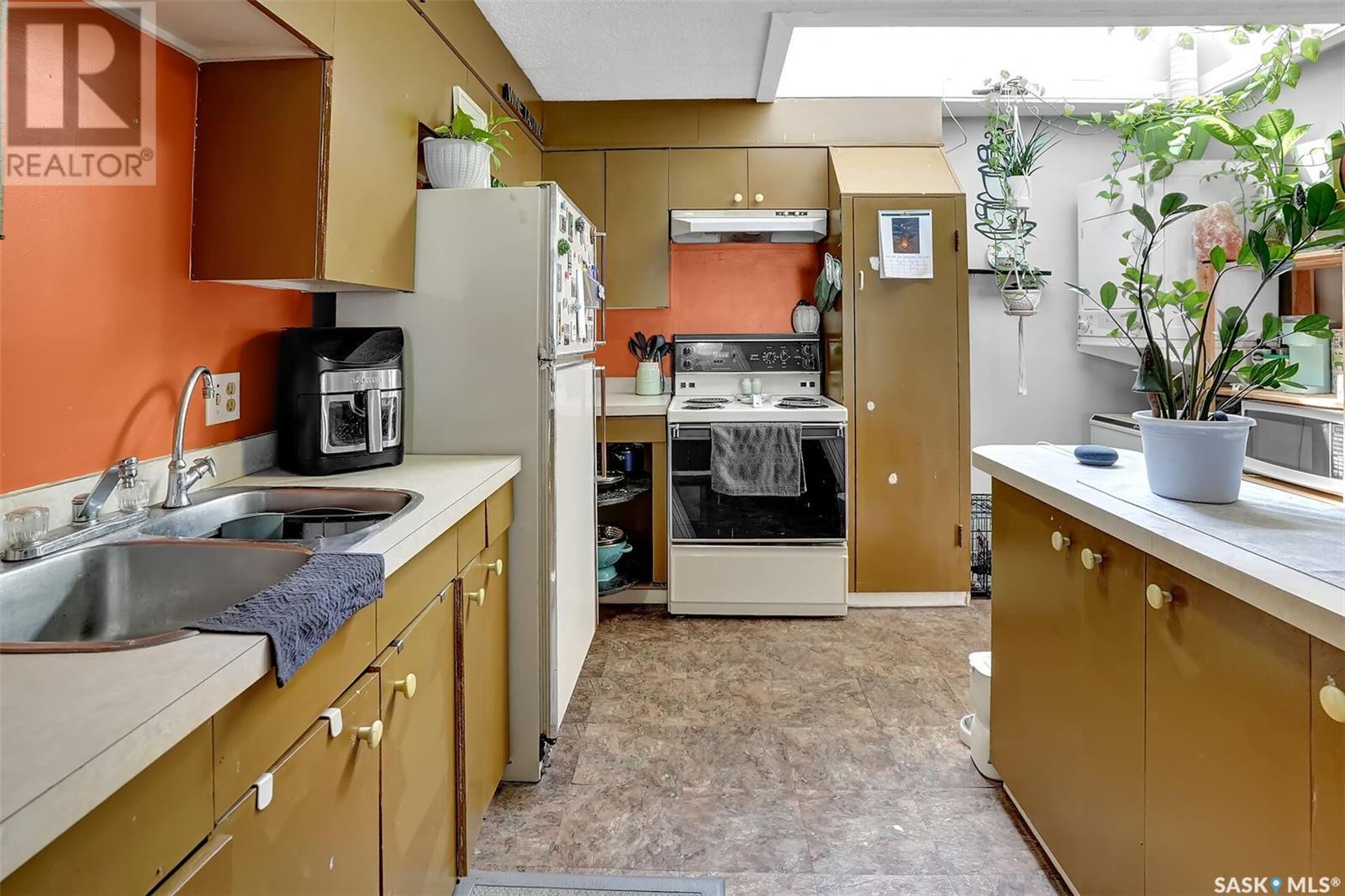 1221 14th Avenue E, Regina, Saskatchewan  S4N 0T8 - Photo 3 - SK008771