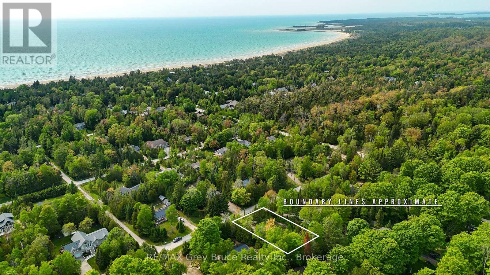 425 Dufferin Avenue, South Bruce Peninsula, Ontario N0H 2G0 - Photo 2 - X12154811