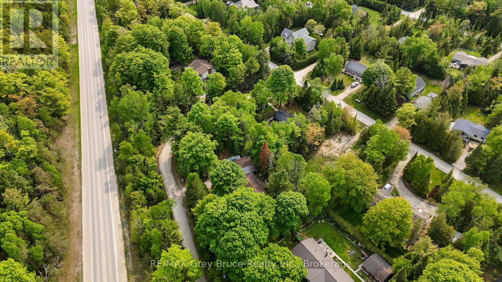 425 Dufferin Avenue, South Bruce Peninsula, Ontario N0H 2G0 - Photo 8 - X12154811