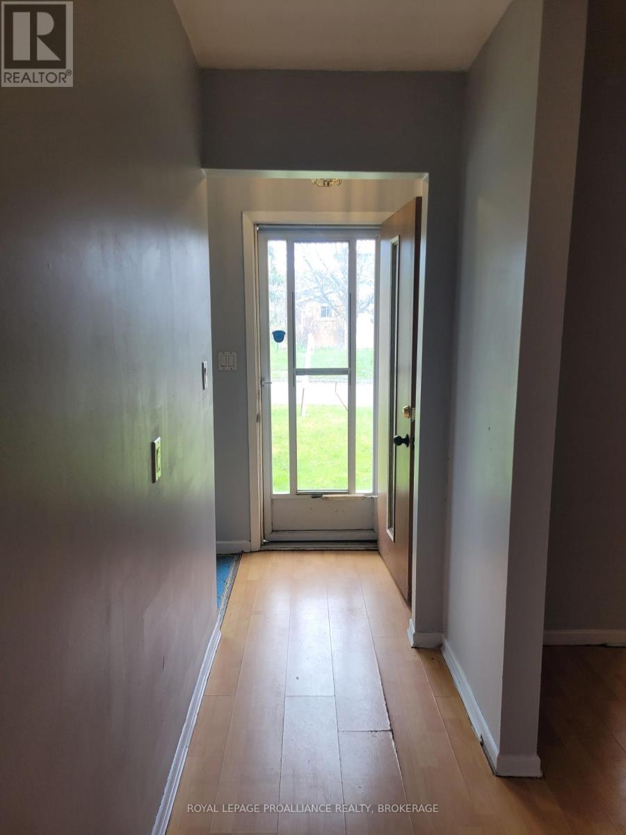 152 Calderwood Drive, Kingston, Ontario  K7M 6M3 - Photo 8 - X12125707