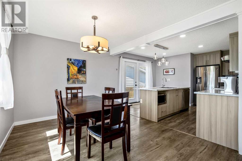4307 Dovercrest Drive, Calgary, Alberta  T2B 1X6 - Photo 8 - A2217129