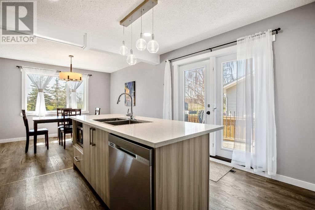 4307 Dovercrest Drive, Calgary, Alberta  T2B 1X6 - Photo 11 - A2217129