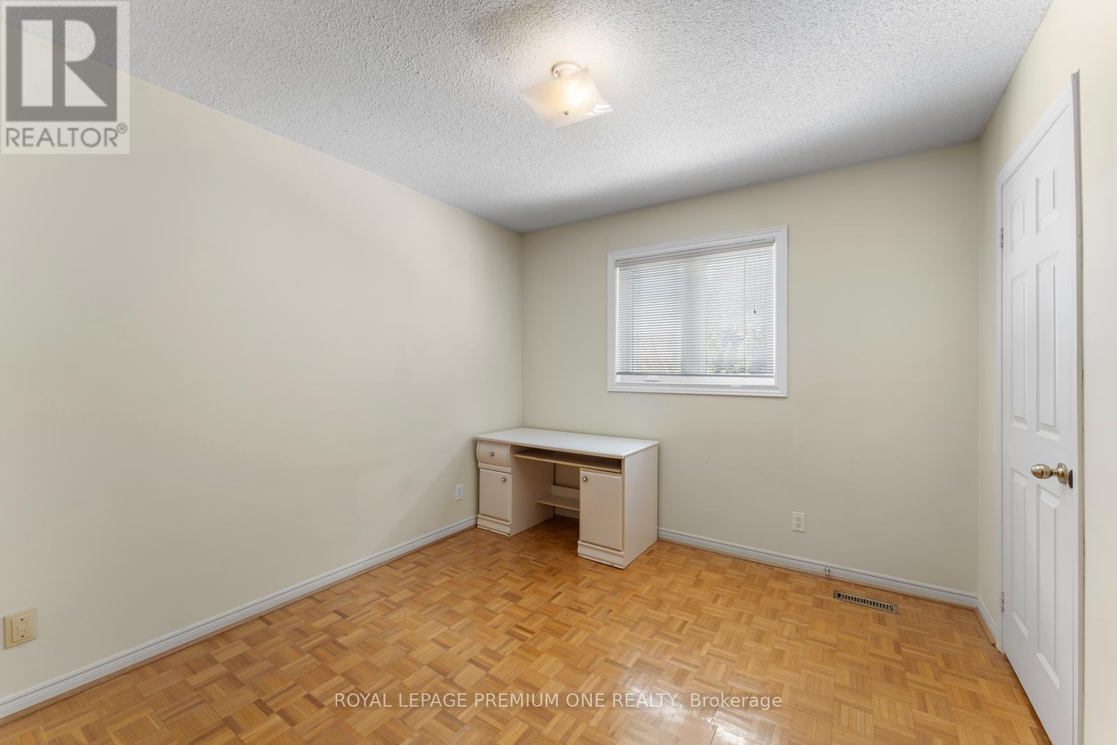 14 Carrick Avenue, Georgina, Ontario  L4P 3R4 - Photo 11 - N12195962