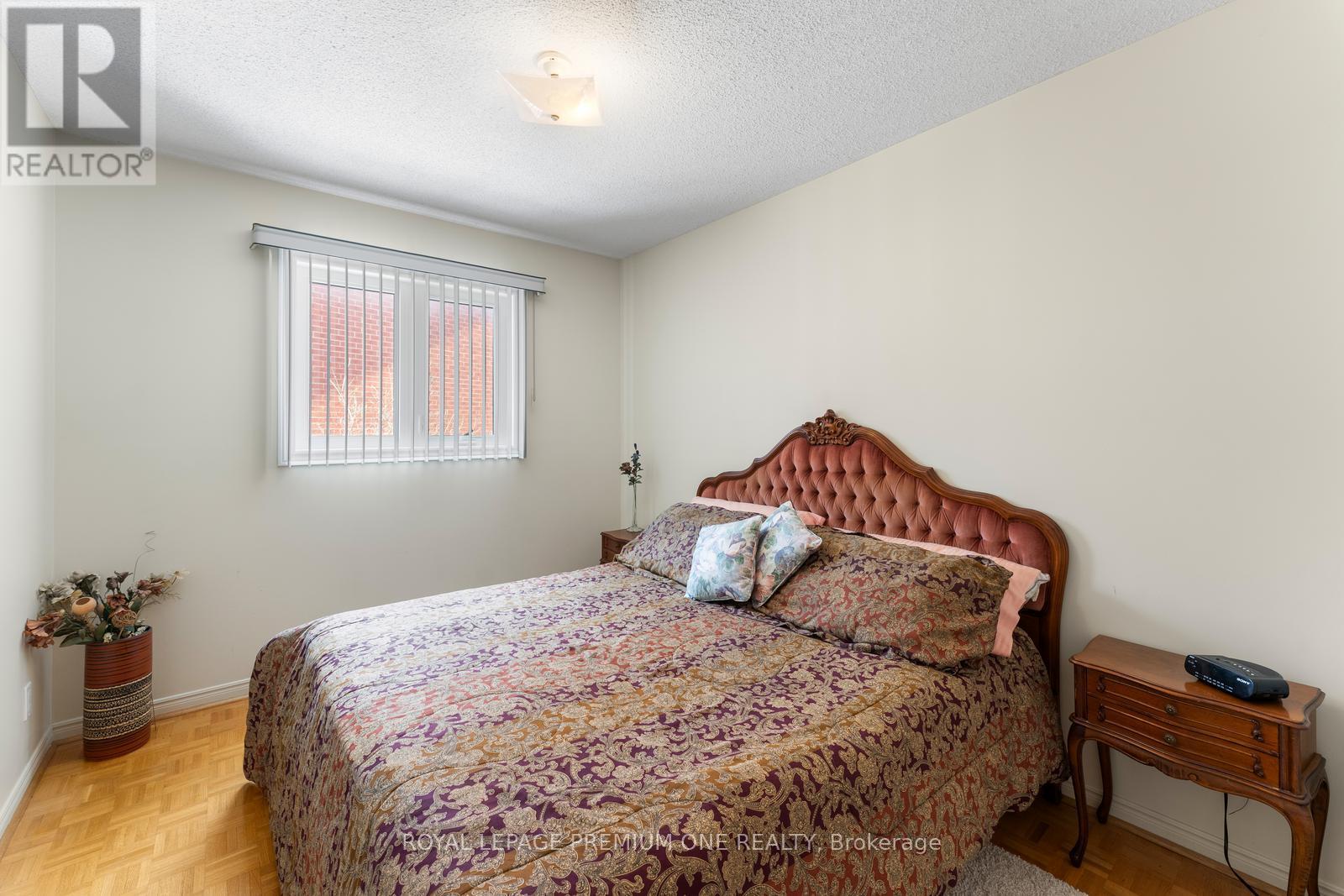 14 Carrick Avenue, Georgina, Ontario  L4P 3R4 - Photo 10 - N12195962