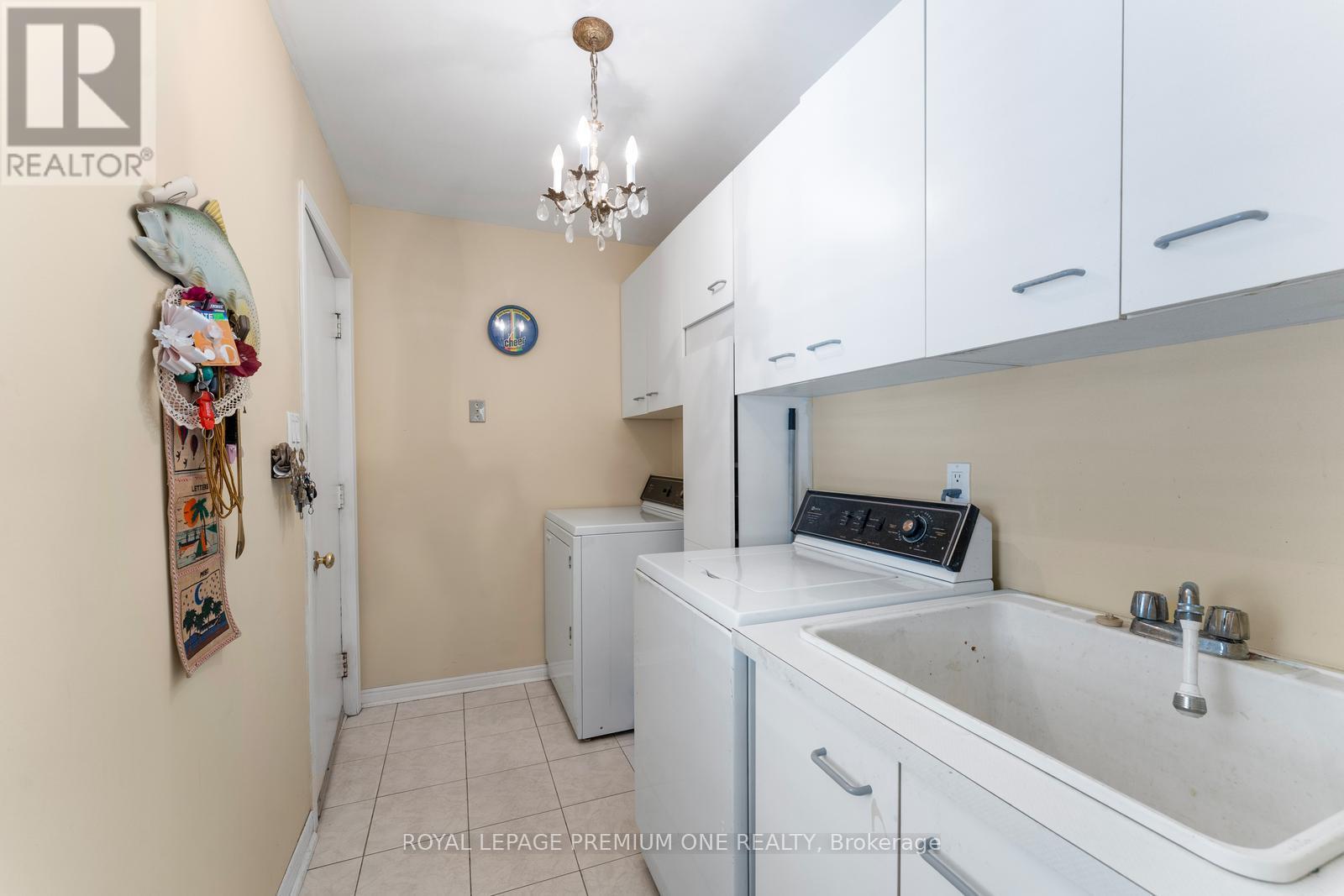 14 Carrick Avenue, Georgina, Ontario  L4P 3R4 - Photo 12 - N12195962